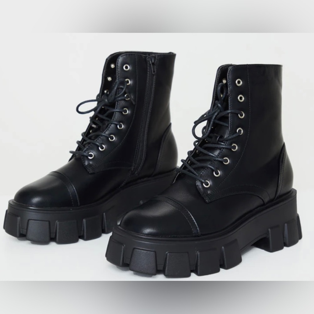 Combat boots